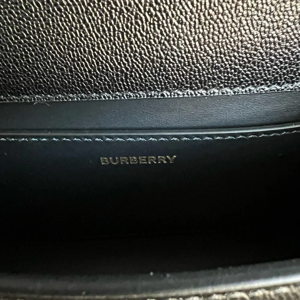Burberry purse - Picture 9 of 16
